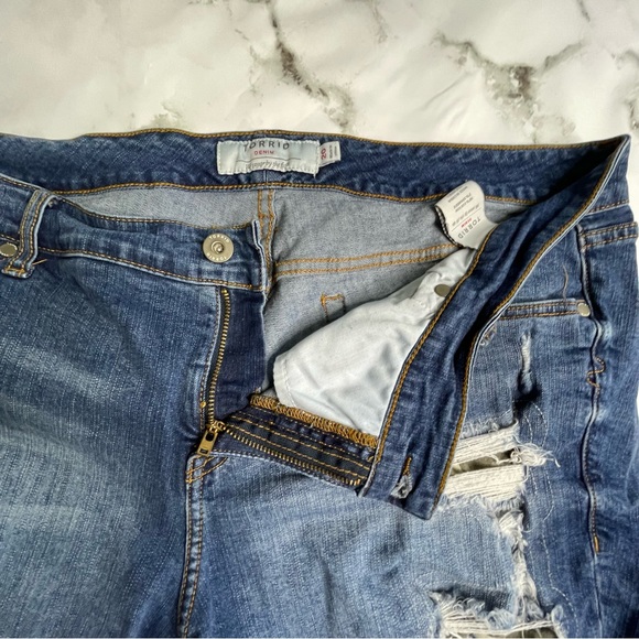 Torrid distressed denim shorts camo accents 20 - Picture 8 of 13